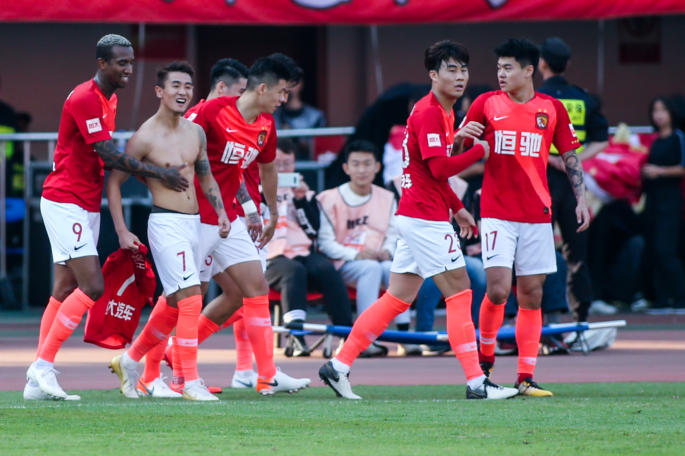 小球会应坚